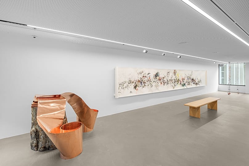 L'oeuvre "L'Alambic cosmique de la métamorphose" à la Galerie Sator à Paris.