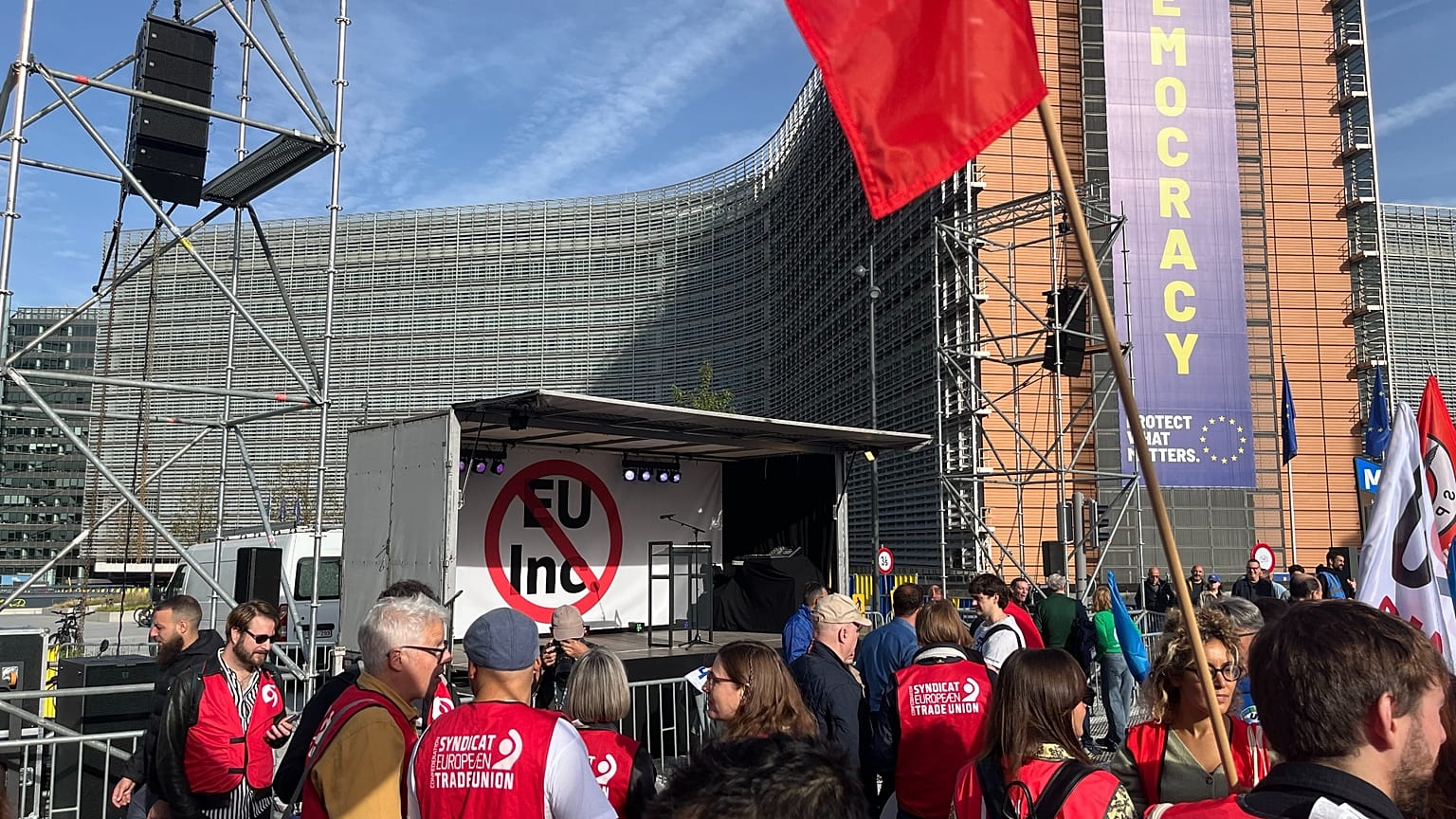 European trade unions demonstrating in front of the European Commission in Brussels, 24 September, 2026. 