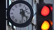 An diesem Wochenende wird wieder an den Uhren gedreht - Symbolbild