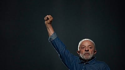 Luiz Inácio Lula da Silva s'adresse à ses partisans lors d'un meeting de victoire