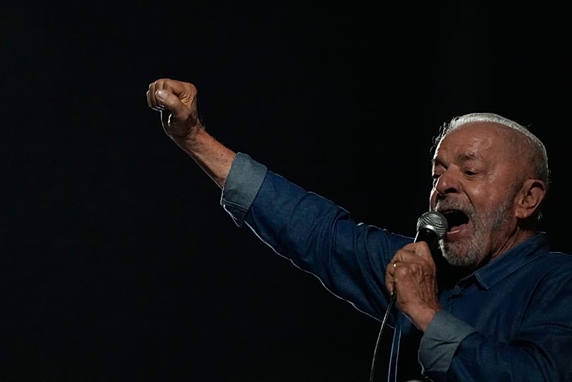 Lula da Silva s'adresse à ses partisans lors d'un meeting de victoire après le second tour de l'élection présidentielle