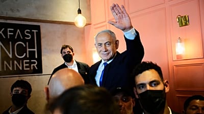 بنیامین نتانیاهو، نخست‌وزیر اسرائیل و رهبر حزب لیکود، در گردهمایی انتخاباتی در دیمونا در جنوب اسرائیل؛ ۲۱ اکتبر ۲۰۲۶