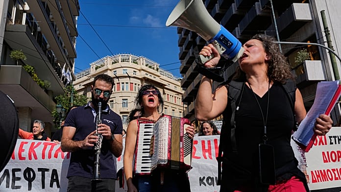 Yunanistan'da eğitim protestosu: Binler Atina sokaklarını doldurdu