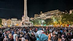 Manifestantes voltaram à praça do Rossio na quarta-feira à noite 