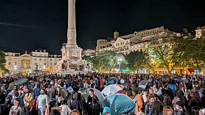 Manifestantes voltaram à praça do Rossio na quarta-feira à noite 