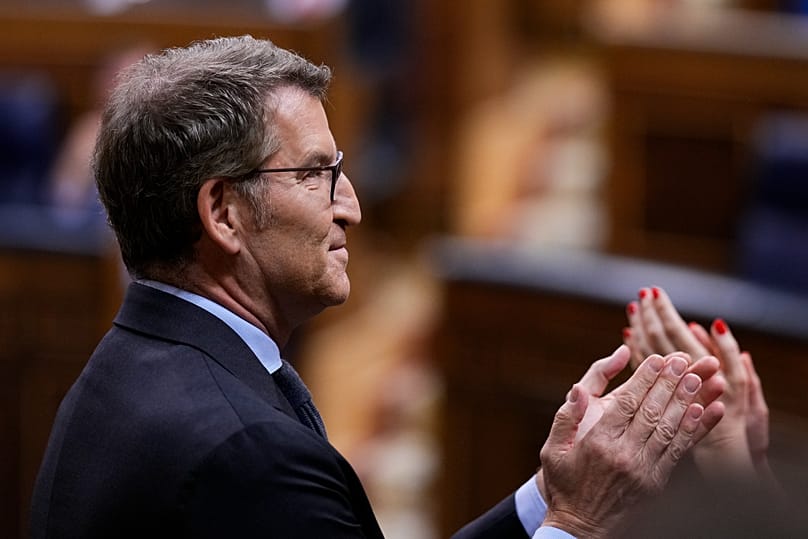 Alberto Núñez Feijóo, presidente del PP y líder de la oposición, en la tribuna del Congreso de los Diputados. 