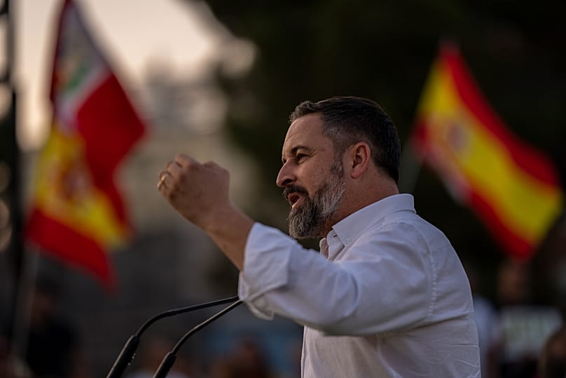 El líder de Vox, Santiago Abascal, durante el acto de cierre de campaña en la plaza de Colón de Madrid.