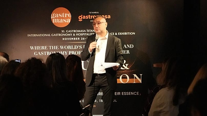 Gastromasa Kurucusu Gökmen Sözen basın toplantısında konuşuyor.