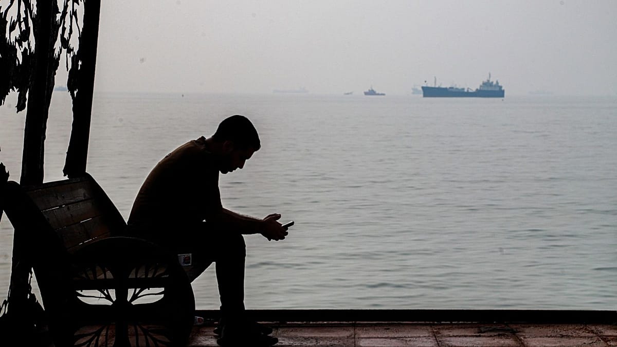 Refusing to cross, unable to escape: Seafarers recount Hormuz dangers to Euronews