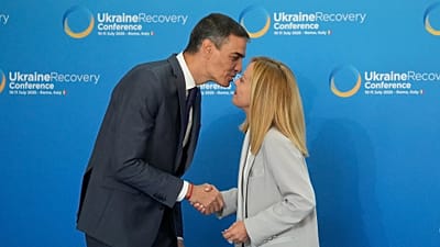 El primer ministro español Pedro Sánchez y la primera ministra italiana Giorgia Meloni