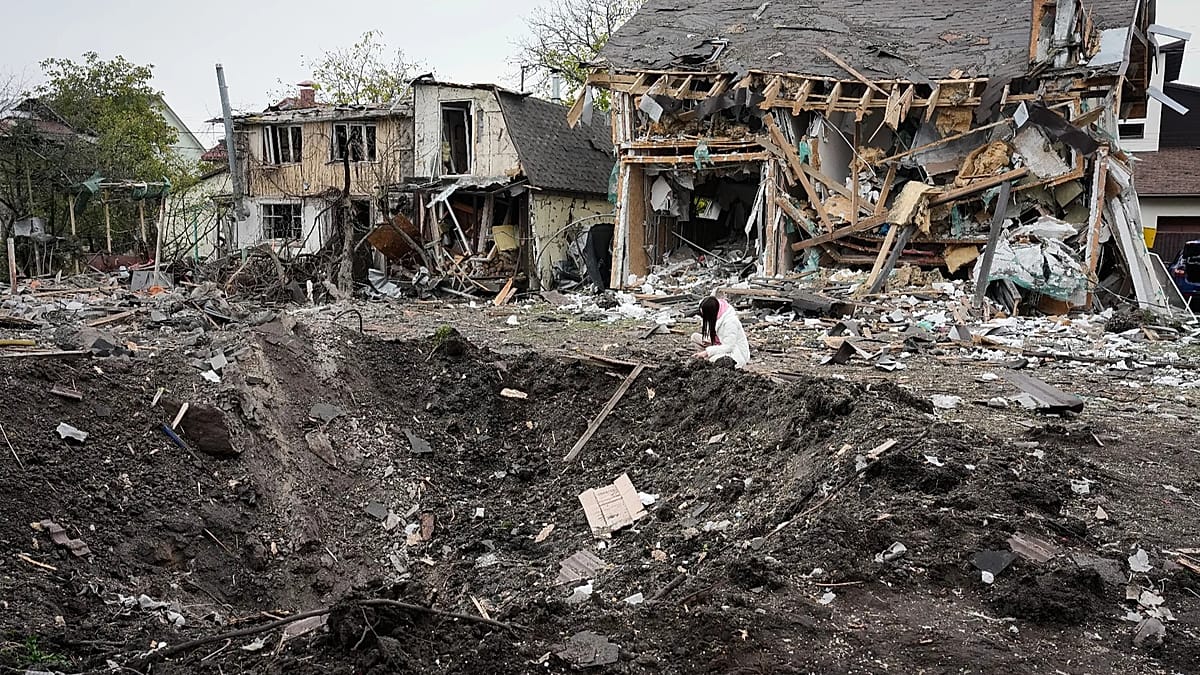 Russia reportedly strikes central Kyiv with cluster-warhead ballistic missile designed to maximise casualties