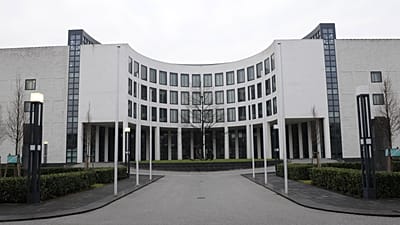 Widok na siedzibę prokuratury federalnej w Karlsruhe, piątek 12 grudnia 2008 roku.