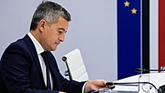 Министр юстиции Франции Жеральд Дарманен участвует в чрезвычайном межведомственном совещании под председательством президента Эммануэля Макрона в Елисейском дворце.
