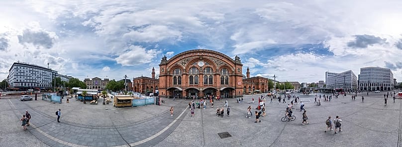 Der Bremer Hauptbahnhof wird als schlechtester Bahnhof Europas gehandelt. Grund dafür: Verspätungen, fehlende Wartemöglichkeiten und Sauberkeit.