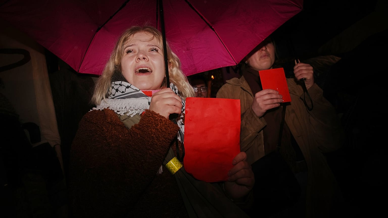 "Czerwona kartka za aborcję” - Polki przypominają o obietnicach politycznych. 