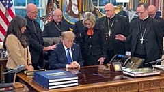 Trump shares moment of pray in the Oval Office