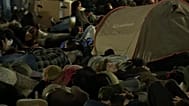 Manifestantes não pernoitaram no Rossio esta noite, mas fizeram minuto de silêncio em "conchinha" num gesto simbólico