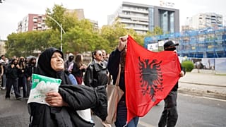 Arnavutluk'ta Başbakan Rama'nın istifa talebiyle toplanan göstericiler