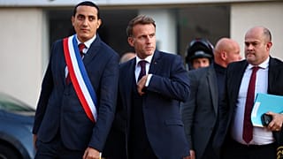 Emmanuel Macron avec le maire de Trappes Ali Rabeh le 23 octobre 2026.