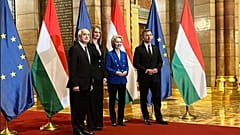 prezydent republiki András Baka, marszałek parlamentu Ágnes Forsthoffer, Ursula von der Leyen oraz premier Péter Magyar