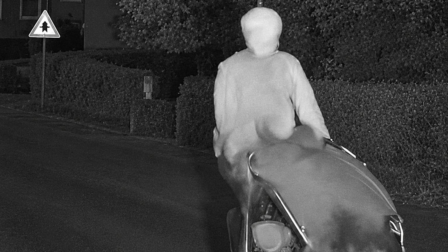 Blitzerfoto von Mann auf Lastenrad mit 45 km/h