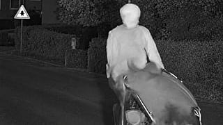 Blitzerfoto von Mann auf Lastenrad mit 45 km/h