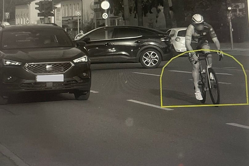 Rasende Radler mi 49 km/h statt der erlaubten 30 km/h