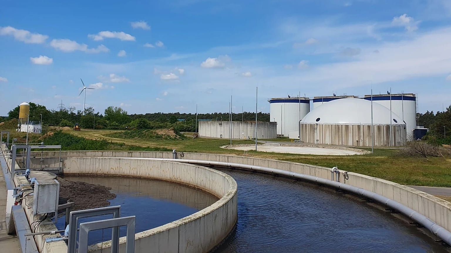 Wasser reinigen statt sparen? Neue Technologie soll Energieverbrauch senken. Im Bild: Kläranlage Wolfsburg-Stahlberg