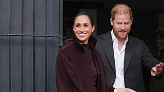 Sussex Dükü Prens Harry ile eşi Meghan, 15 Ekim 2026'da İngiltere'nin Nottingham kentindeki The Community Recording Studio'dan ayrılıyor.