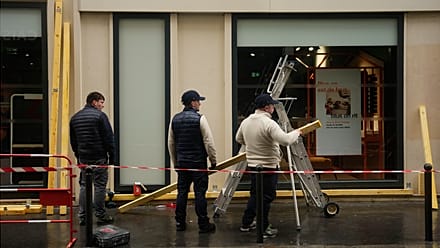 France deploys 70,000 police, shuts Paris museums ahead of protests