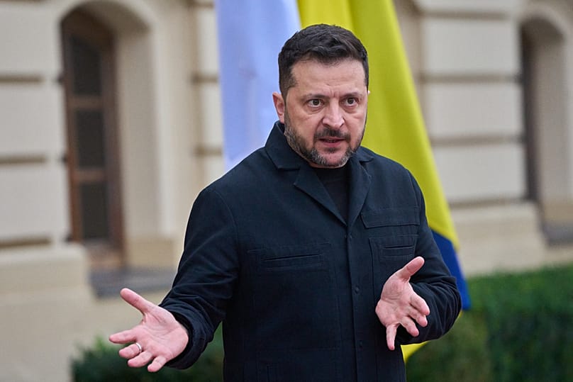 Volodymyr Zelensky répond aux journalistes avant sa rencontre avec le Premier ministre finlandais, Petteri Orpo, à Kyiv, en Ukraine, le jeudi 22 octobre 2026