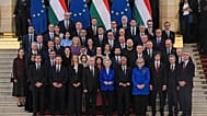 Családi fotó az Országház főlépcsőjén 2026. október 23-án