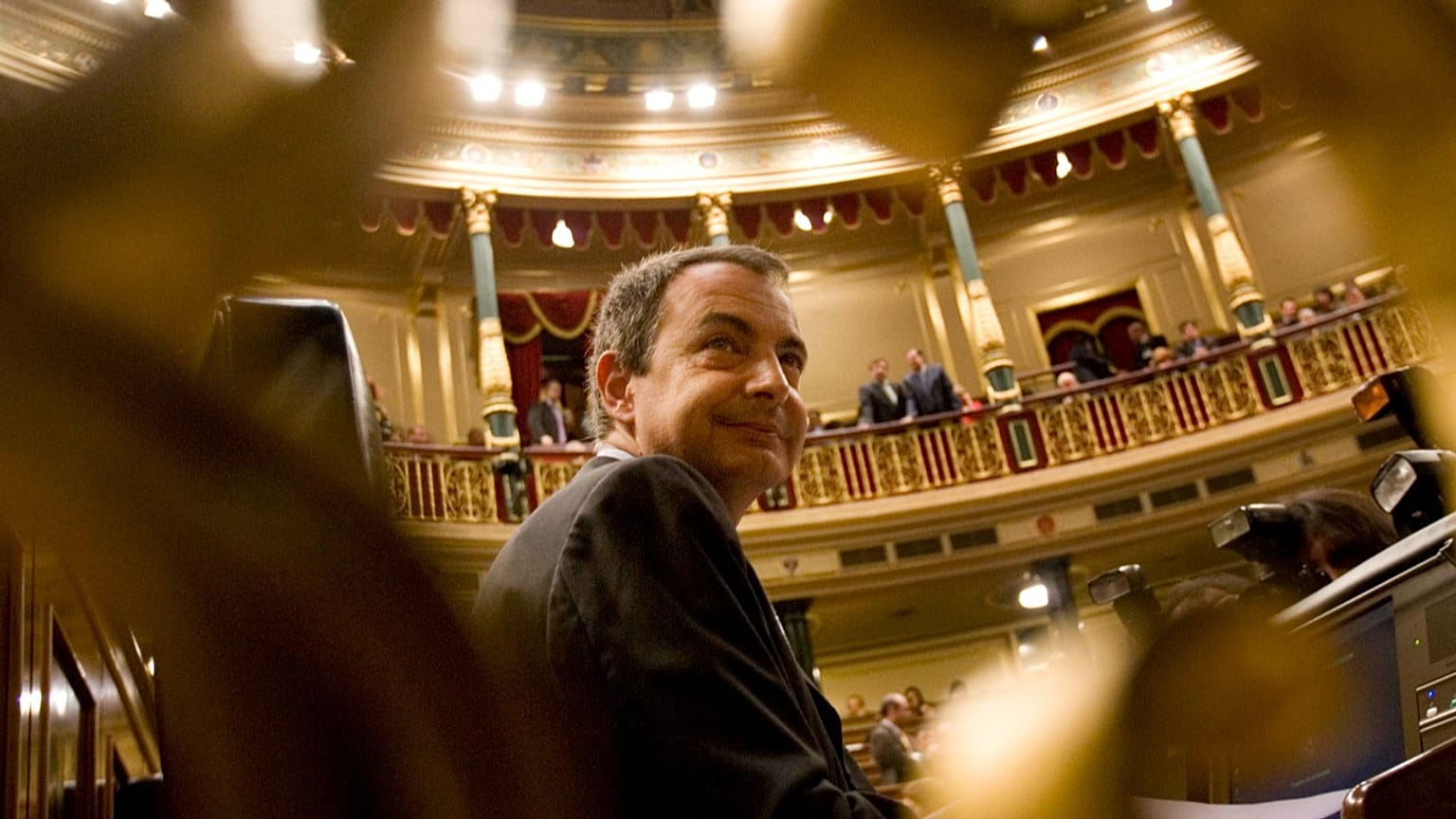 ARCHIVO: El presidente del Gobierno en funciones de España, José Luis Rodríguez Zapatero, en el Congreso de los Diputados, en Madrid, el 8 de abril de 2008.