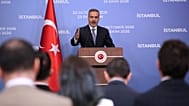 وزير الخارجية التركي هاكان فيدان يتحدث خلال مؤتمر صحفي عقب اجتماع "R4+E3" في إسطنبول بتركيا، يوم الجمعة 23 أكتوبر 2026. (صورة من أسوشيتد برس/ إمراه غوريل)