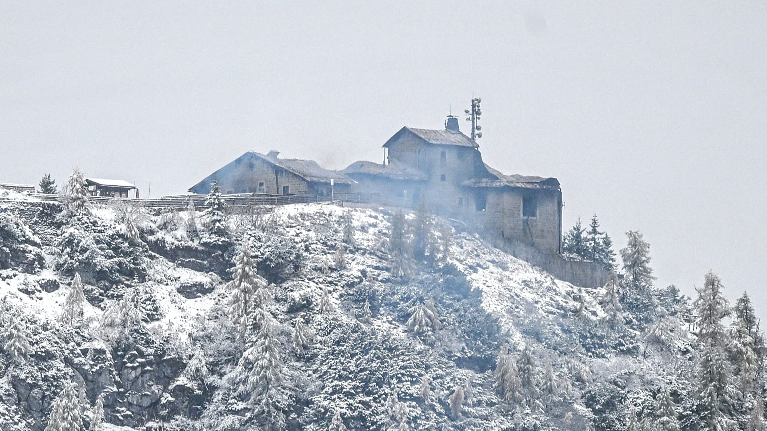 El Kehlsteinhaus, en Obersalzberg, cerca de Berchtesgaden, resultó gravemente dañado por un incendio el sábado 24 de octubre de 2026.