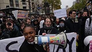 De jeunes manifestants, porte d'Italie.