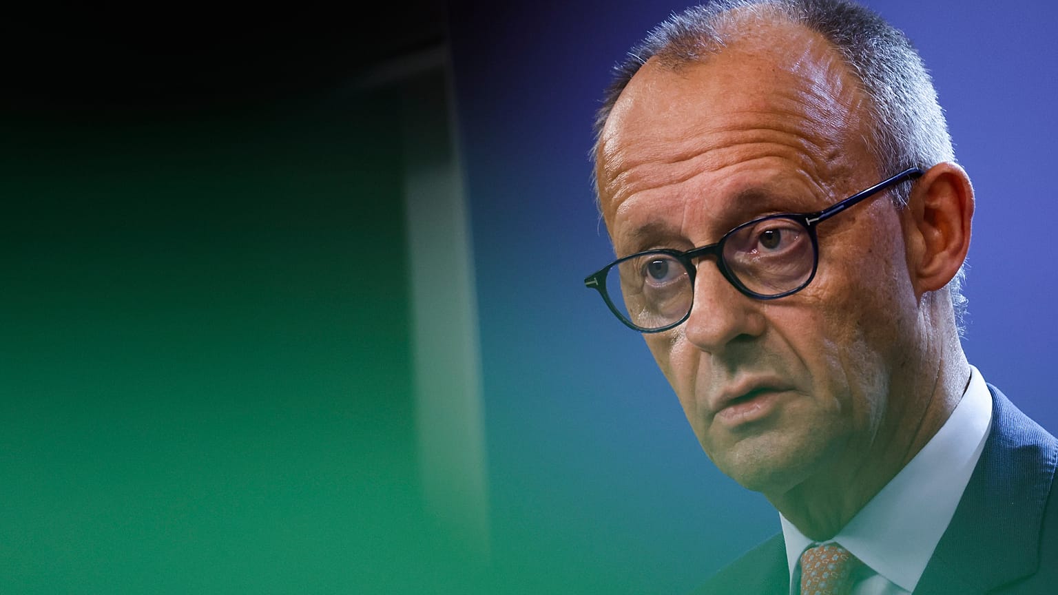 Bundeskanzler Friedrich Merz spricht während einer Pressekonferenz beim EU-Gipfel in Brüssel am Freitag, 16. Oktober 2026.