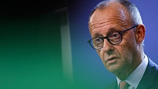 Bundeskanzler Friedrich Merz spricht während einer Pressekonferenz beim EU-Gipfel in Brüssel am Freitag, 16. Oktober 2026.