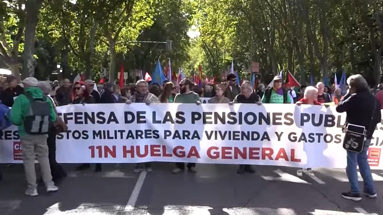 Imagen de las manifestaciones en Madrid vía el directo de Euronews en YouTube.