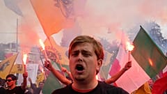Członkowie prawicowych ugrupowań studenckich maszerują ulicami Rzymu podczas demonstracji pod hasłem „Unlock Everything” w sobotę, 24 października 2026r.
