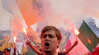 Członkowie prawicowych ugrupowań studenckich maszerują ulicami Rzymu podczas demonstracji pod hasłem „Unlock Everything” w sobotę, 24 października 2026r.