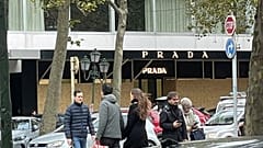 Brussels' luxury shops board up to prevent looting, 24/10/2026