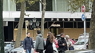 Τα πολυτελή καταστήματα στις Βρυξέλλες κλείνουν με σανίδες για να αποτρέψουν λεηλασίες, 24/10/2026