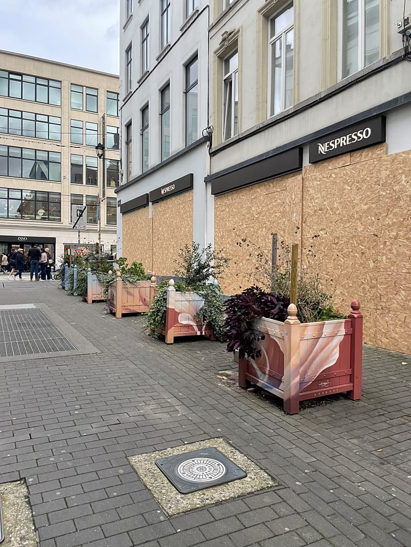 Shops were boarded up in the center of Brussels on Saturday 24/10/2026
