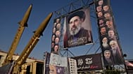 عکس مجتبی خامنه‌ای، رهبر جمهوری اسلامی ایران و چند مقام ارشد ایرانی 