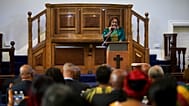 Jamaikalı Bakan Olivia Grange, Privy Council Yargı Komitesine başvuruda bulunmadan önce Londra'da düzenlenen “anma, adalet ve telafi” ayininde, 6 Eylül 2026.