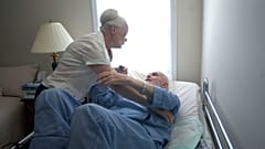 رجل مصاب بمرض الزهايمر