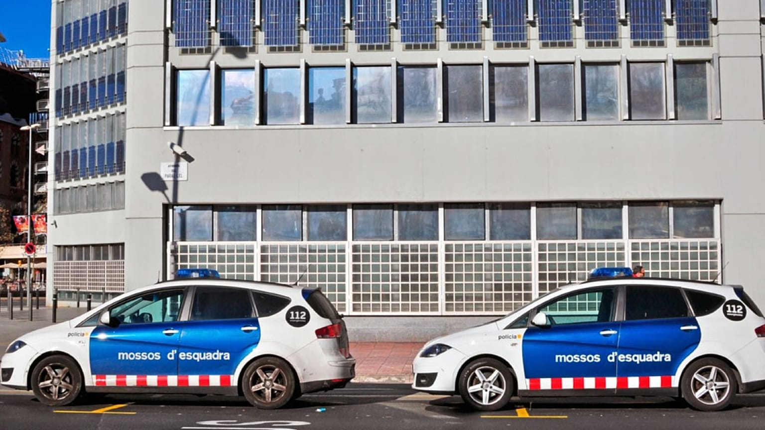 Archivo: Dos coches de los Mossos de Esquadra