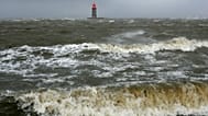 Hochwasser drückt in Bremerhaven an Land