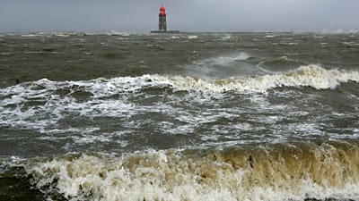 Hochwasser drückt in Bremerhaven an Land